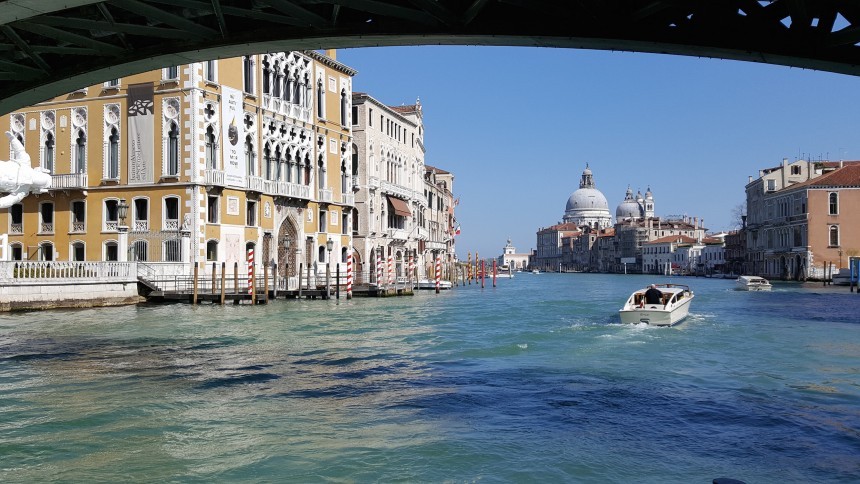 water_taxi_venice.jpg