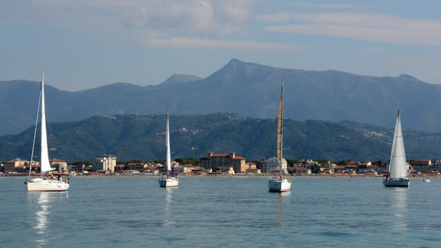 sailing team building viareggio