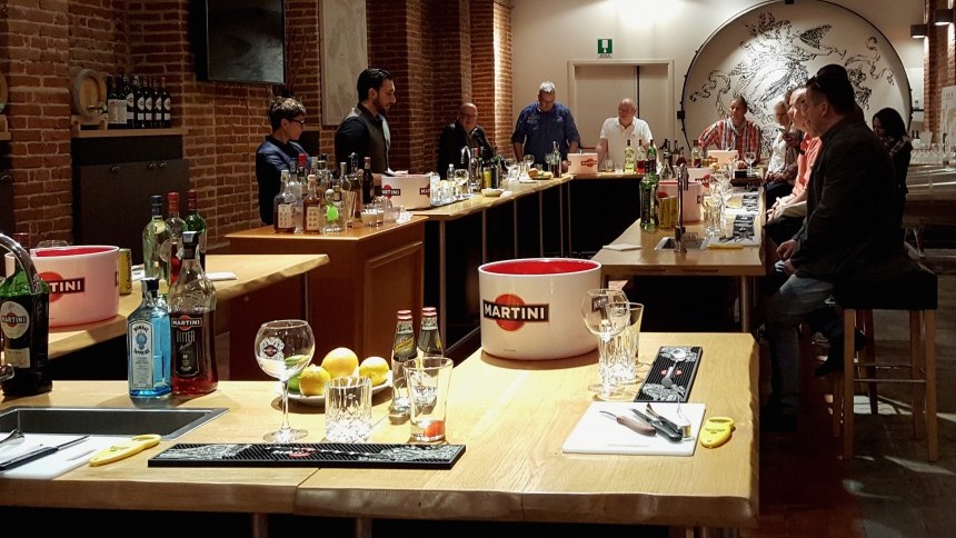 Team_building_cocktail_competition.jpg